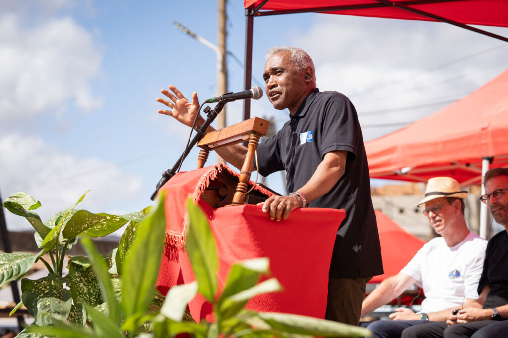 Pastor Njato Rakotobe speaking at the Sihanaka Bible Dedication.