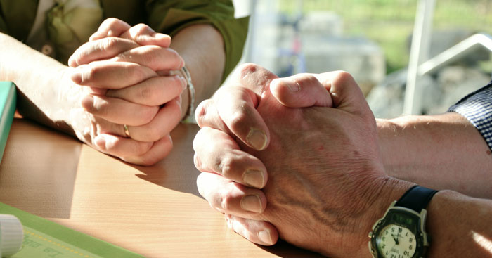 The 9-to-5 Guide to Praying Around the World - Wycliffe