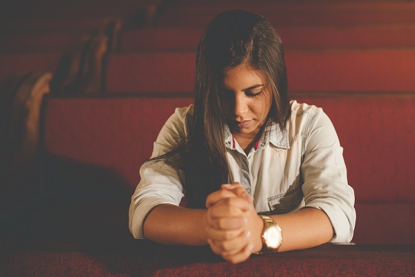 Centered Image Praying for missionaries