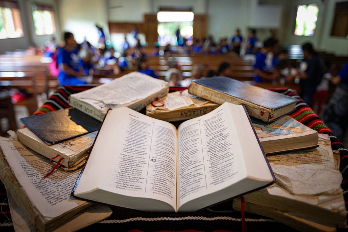 Complete Isnag Bibles open on pulpit.
